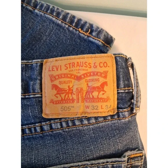 Classic Levis 505 Regular Fit Jeans Mens 32x34 Medium Wash Blue Straight Leg - Picture 6 of 7